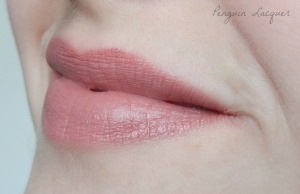 mur rose gold lipstick chaffeur tragebild
